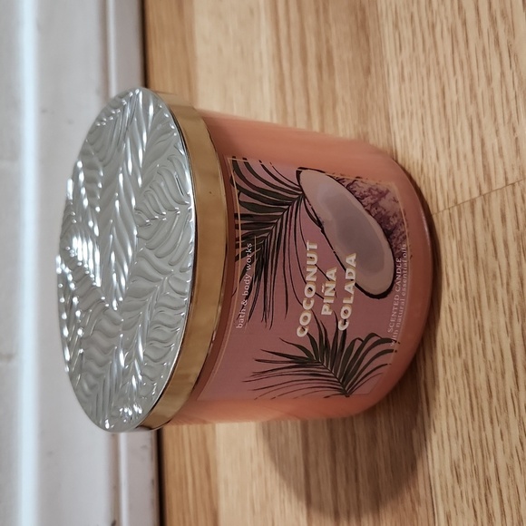bath and body works coconut pina colada 3 wick candles - Picture 1 of 4